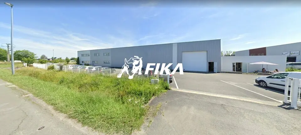 A vendre local d'activités 1400 m² à Beychac et Caillau 