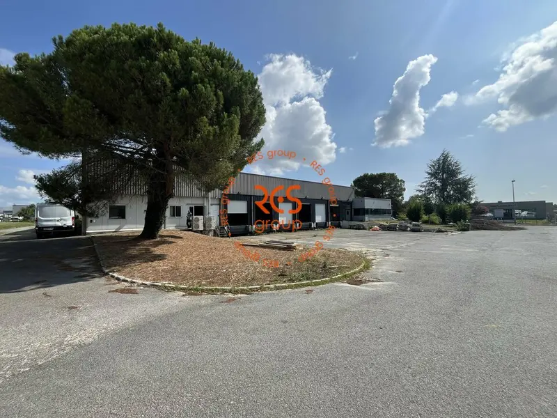 Entrepôt / Activité à louer - Lormont (33310) - 2400 m² - 18 000 €/mois