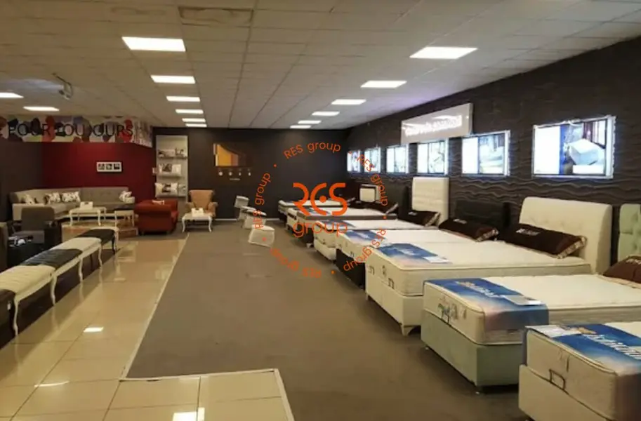 Local Commercial à louer - Bordeaux (33300) - 900 m² - 6 750 €/mois