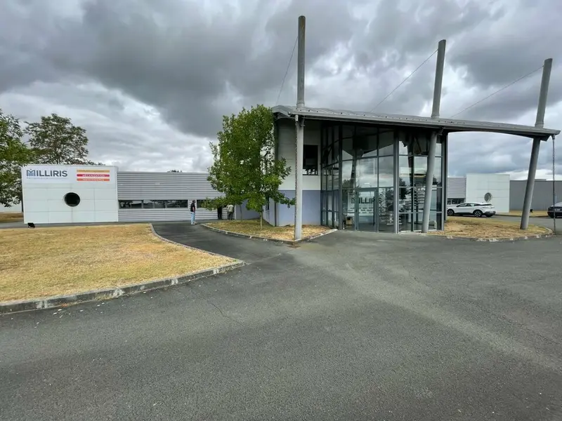 Entrepôt / Activité à vendre - Saintes (17100) - 2350 m²