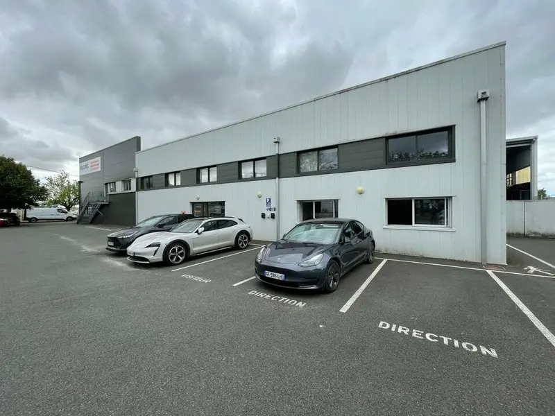 Entrepôt / Activité à vendre - Saintes (17100) - 2816 m²
