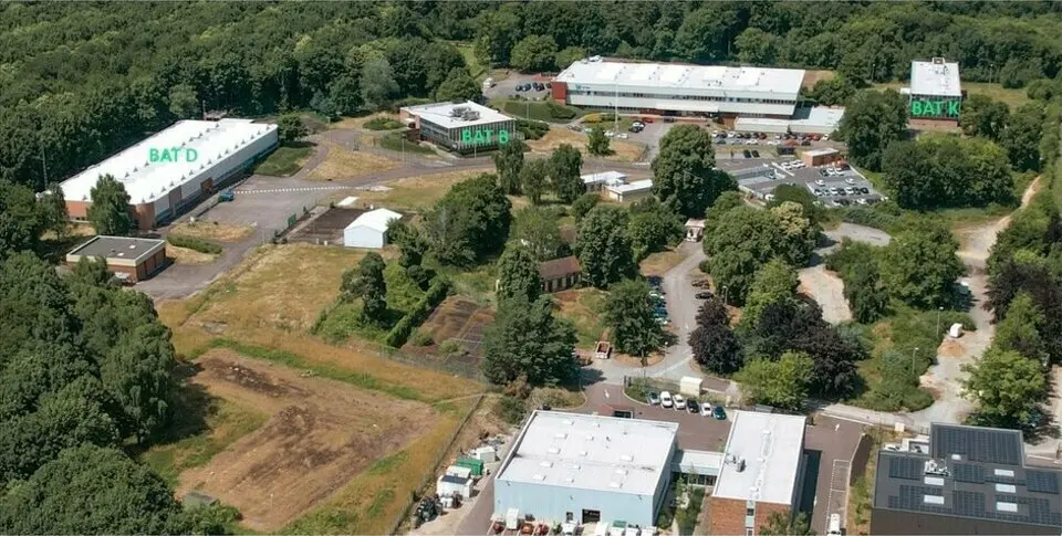 Entrepôt / Activité à louer - Val-De-Reuil (27100) - 7492 m² - 59 918 €/mois