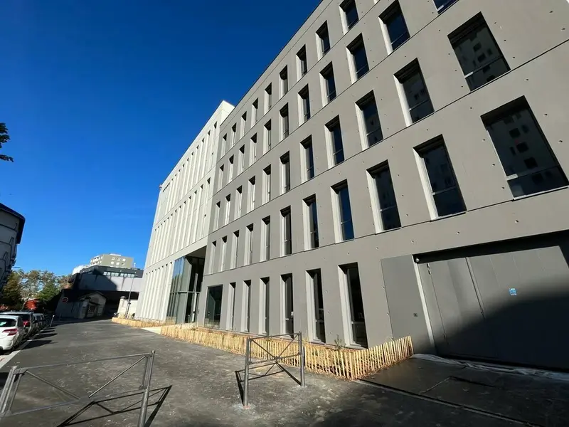 Bureau à vendre - Villeurbanne (69100) - 7155 m²