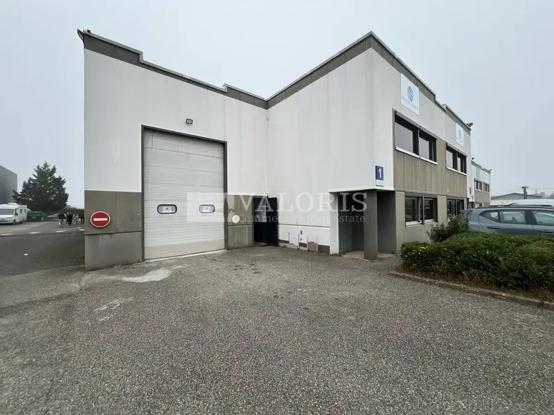 Entrepôt / Activité à louer - Décines-Charpieu (69150) - 2289 m² - 16 500 €/mois