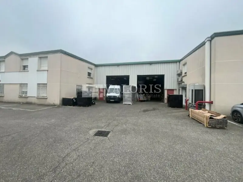 Entrepôt / Activité à louer - Chassieu (69680) - 848 m² - 5 666 €/mois
