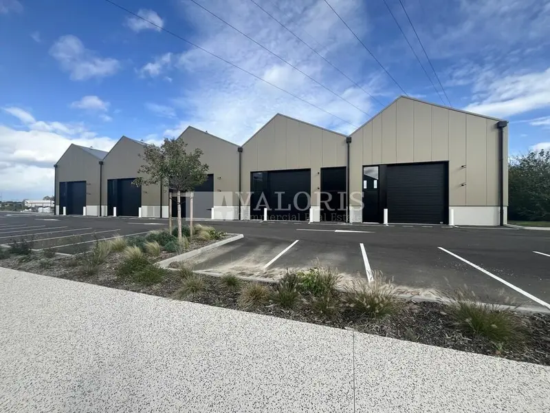Entrepôt / Activité à vendre - Toussieu (69780) - 2566 m²