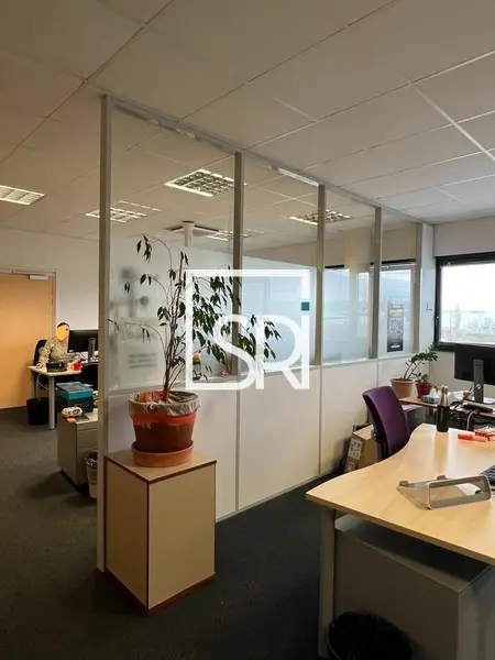 Bureau à louer - Cournon-D'Auvergne (63800) - 584 m² - 6 326 €/mois