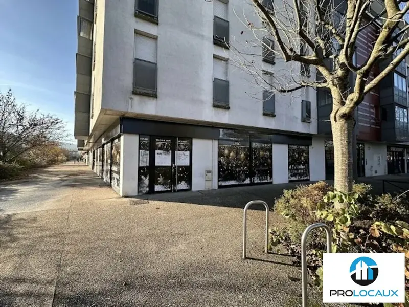 Local Commercial à louer - Échirolles (38130) - 334 m² - 4 202 €/mois