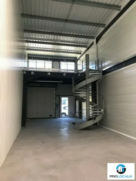 Entrepôt / Activité à vendre - Bons-En-Chablais (74890) - 141 m²