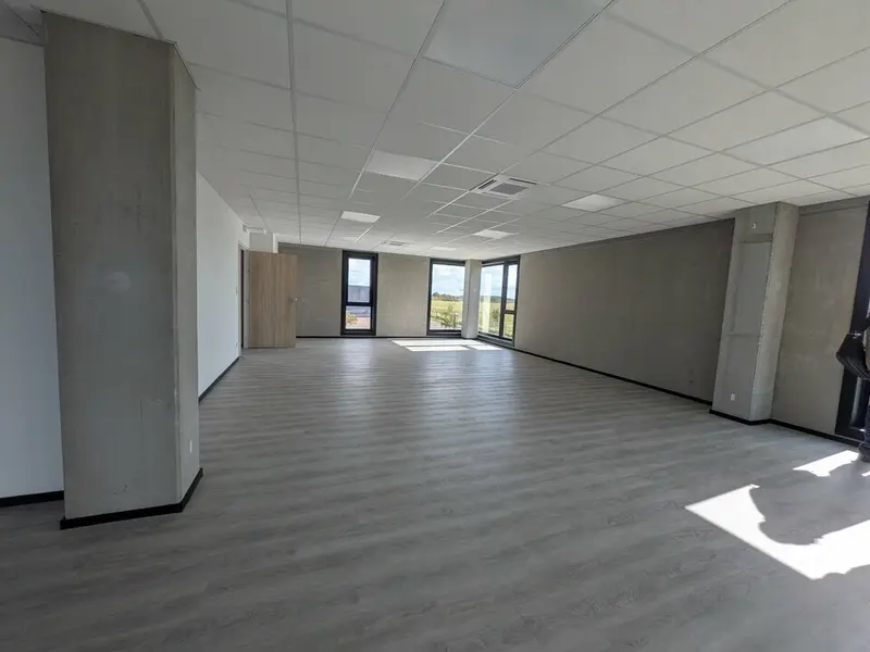 Bureau à louer - Saint-Martin-Du-Vivier (76160) - 204 m² - 3 145 €/mois