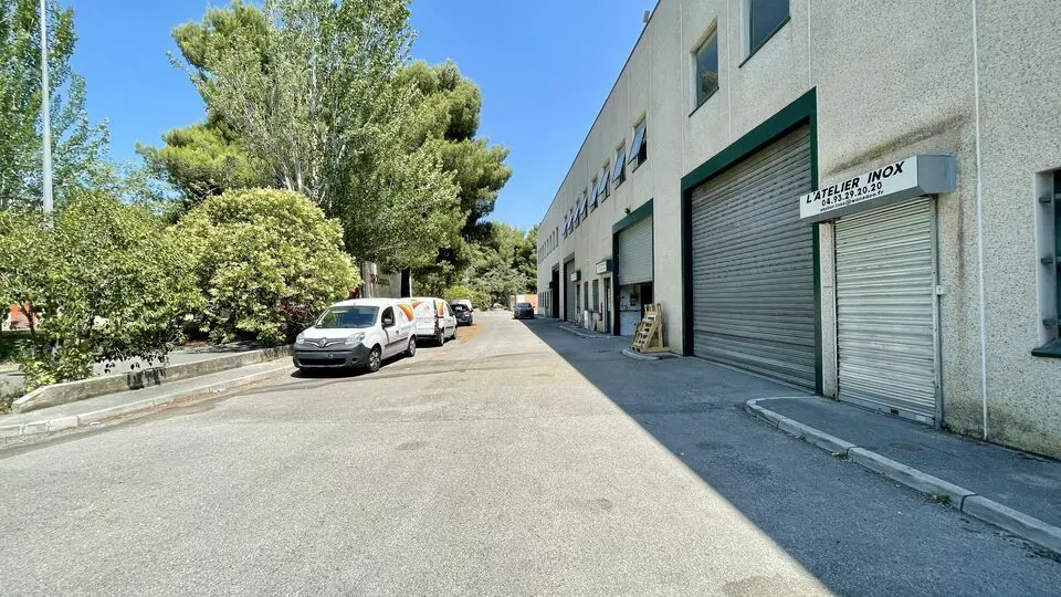 Entrepôt / Activité à louer - Carros (06510) - 180 m² - 825 €/mois