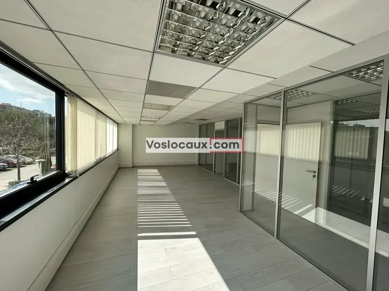 Bureau à louer - Valbonne (06560) - 247 m² - 3 499 €/mois