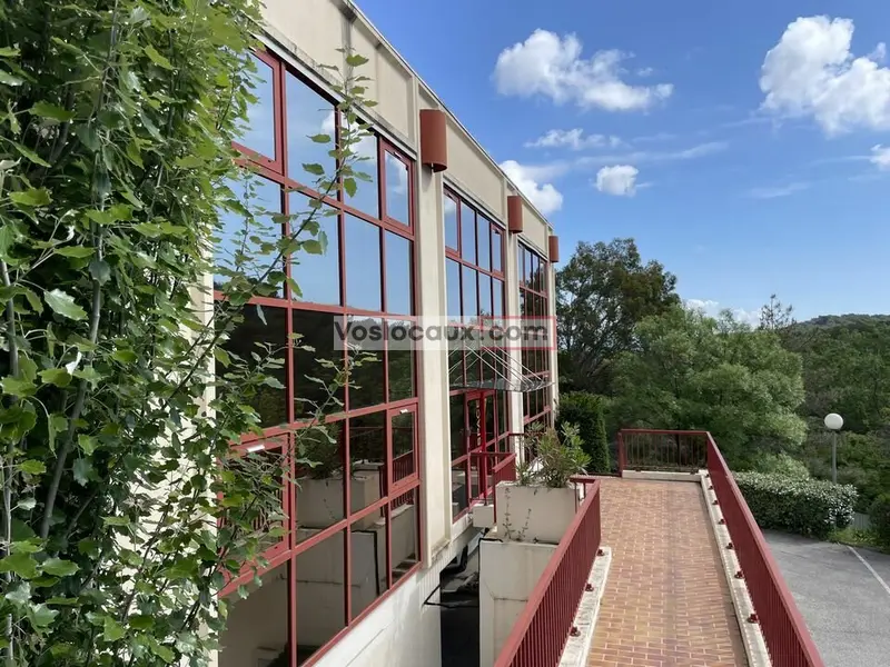 À LOUER  BUREAUX DE 90 m²  VALLAURIS / CHEMIN DE SAINT-BERNARD 