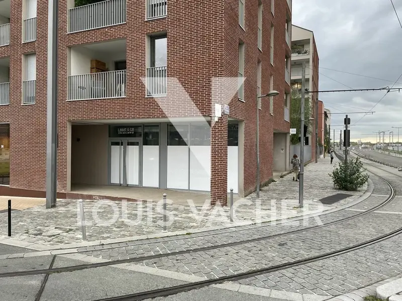Local Commercial à louer - Bordeaux (33300) - 107 m² - 2 500 €/mois