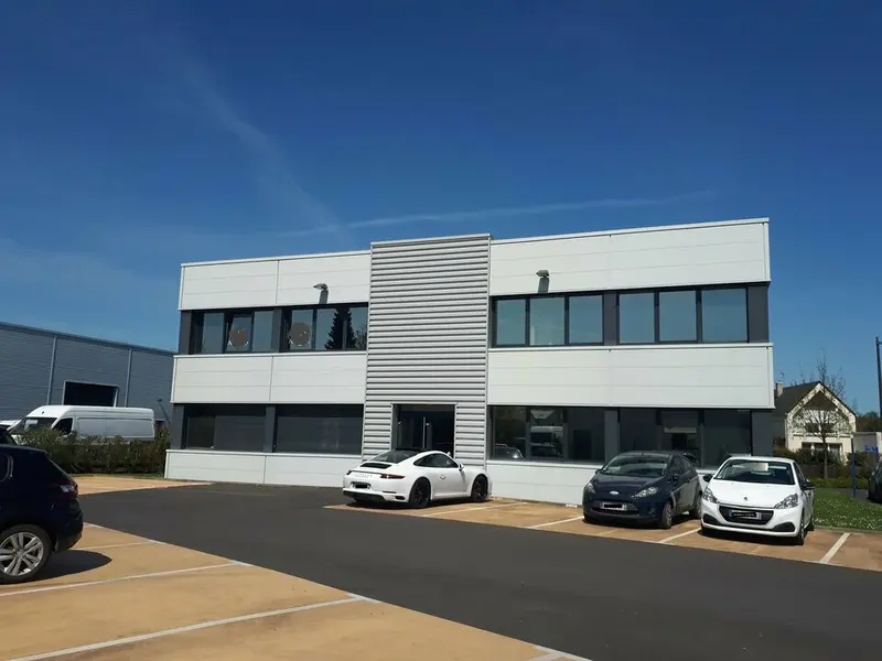 AUX PORTES DE CAEN ET AU BORD DU BOULEVARD PERIPHERIQUE. 