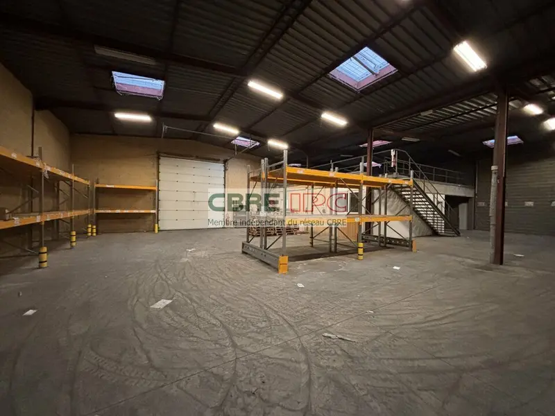 Entrepôt / Activité à louer - Lons (64140) - 600 m² - 2 341 €/mois