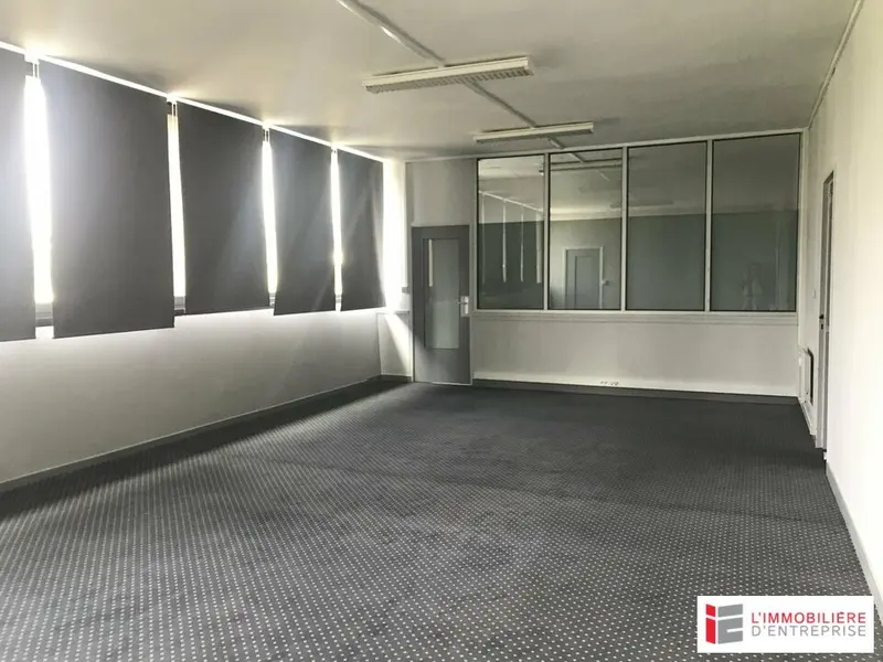 LOCATION  BUREAUX  200 m²  GRÂCES