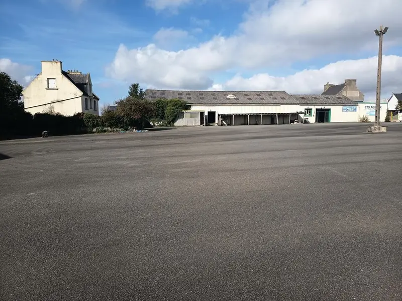 Entrepôt / Activité à vendre - Plougourvest (29400) - 1350 m²