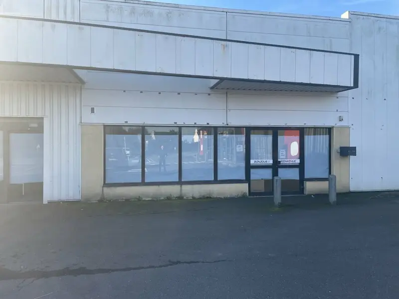 Local Commercial à louer - Plourin-Lès-Morlaix (29600) - 400 m² - 2 700 €/mois