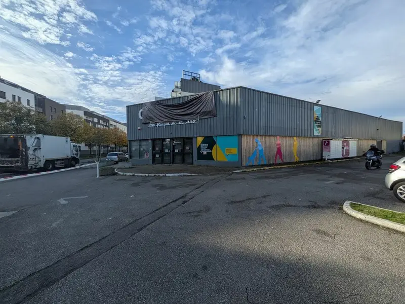 Local Commercial à louer - Rouen (76100) - 1300 m² - 14 083 €/mois