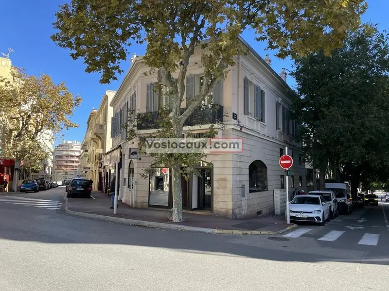 Bureau à louer - Antibes (06600) - 57 m² - 1 350 €/mois