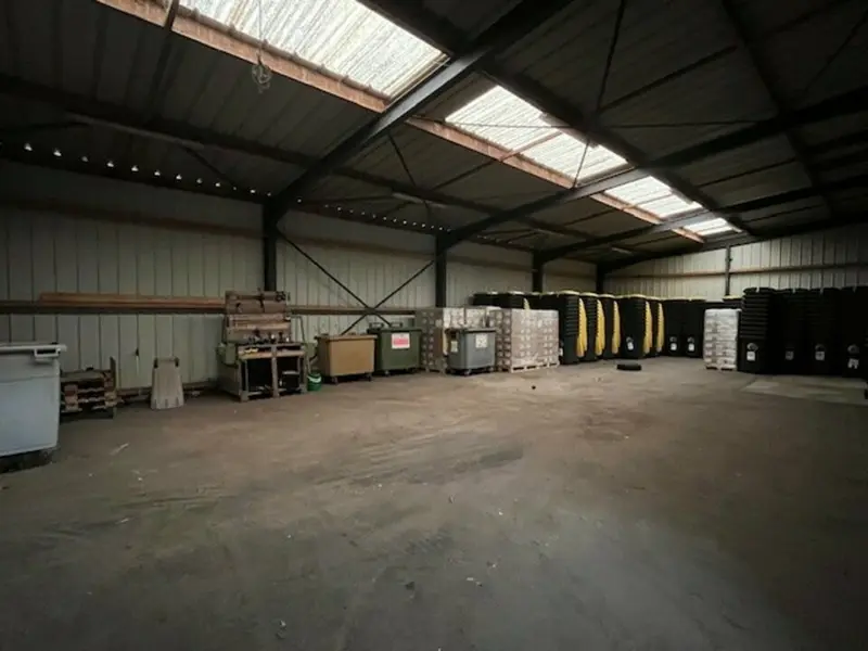 Entrepôt / Activité à louer - Crach (56950) - 2100 m² - 10 833 €/mois