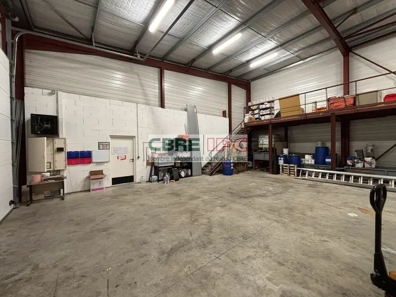 Entrepôt / Activité à louer - Pau (64000) - 216 m² - 1 625 €/mois