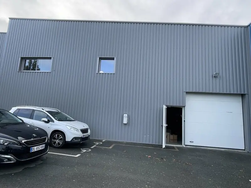 Entrepôt / Activité à louer - Yvrac (33370) - 340 m² - 2 850 €/mois