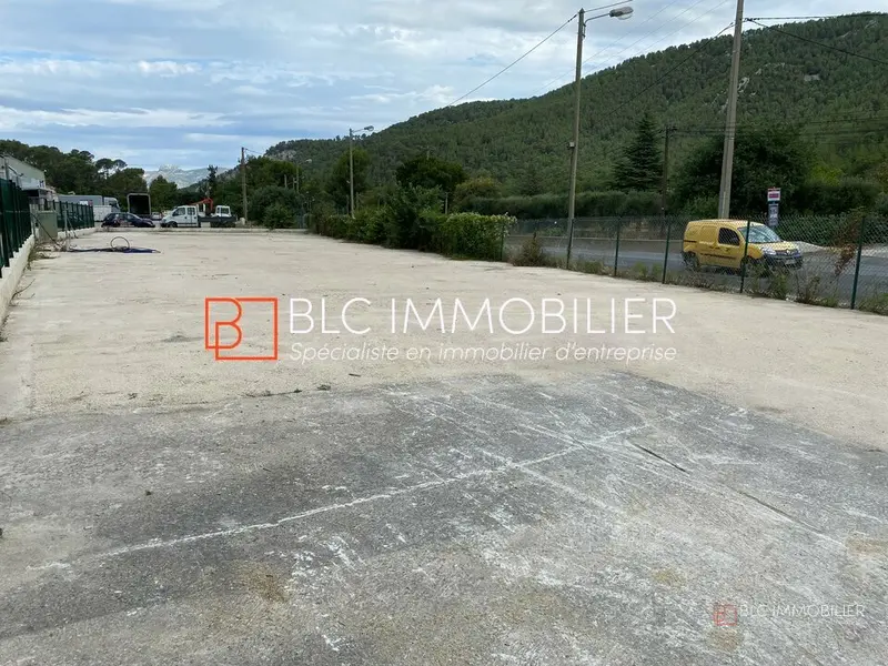 Terrain à louer - Gémenos (13420) - 1100 m² - 1 500 €/mois