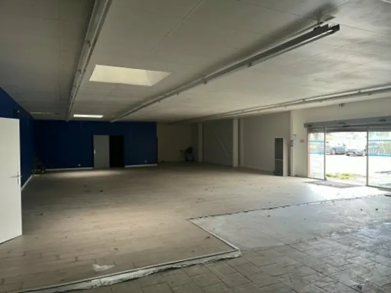 Local Commercial à louer - Yainville (76480) - 800 m² - 3 333 €/mois