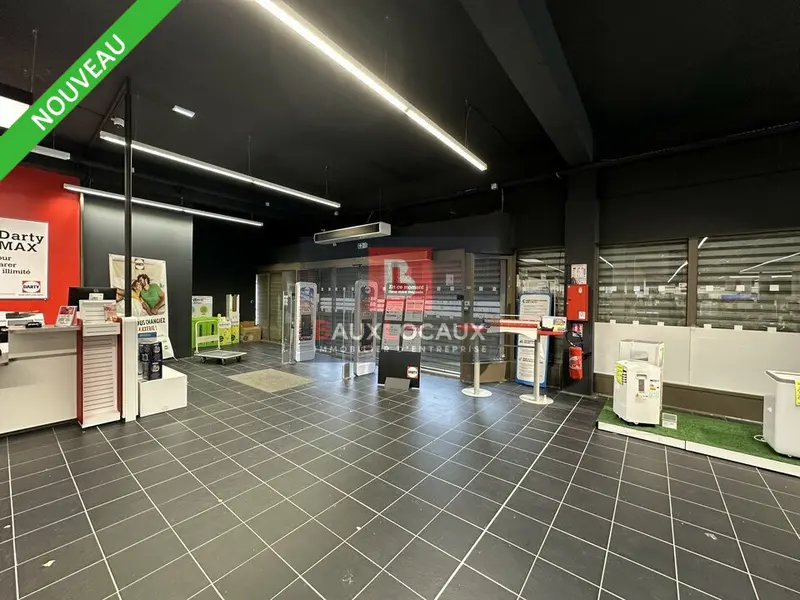 Local Commercial à louer - Bollène (84500) - 2040 m² - 10 880 €/mois