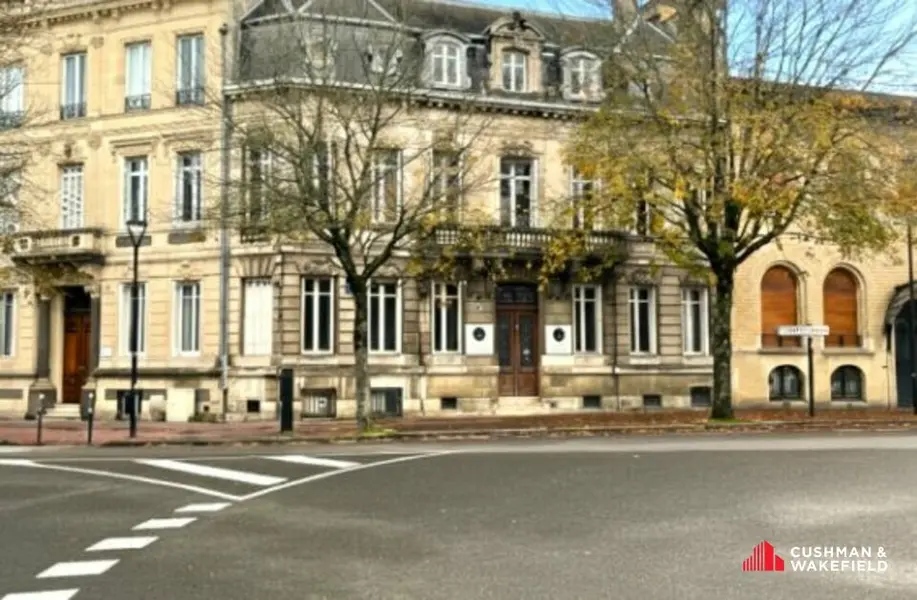 Immeuble de bureaux situé en face du Parc Bordelais