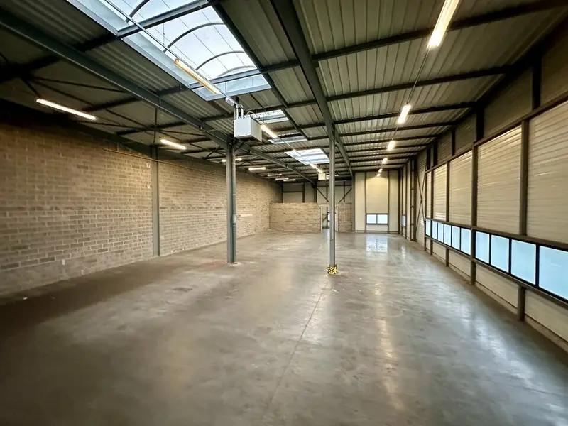 Entrepôt / Activité à louer - Wolfisheim (67202) - 762 m² - 5 016 €/mois