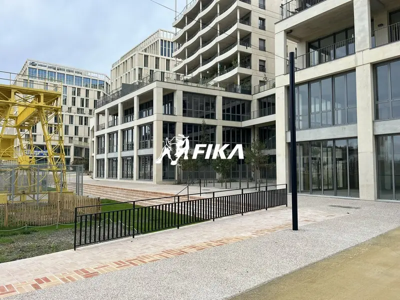 Bureau à vendre - Bordeaux (33800) - 238 m²
