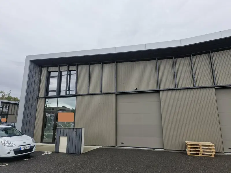Entrepôt / Activité à louer - Mérignac (33700) - 353 m² - 3 188 €/mois