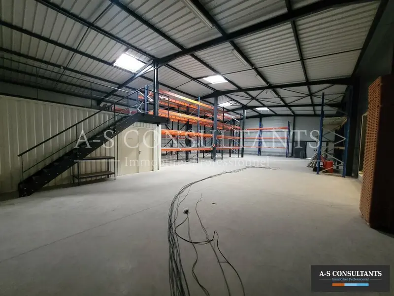 Entrepôt / Activité à louer - Davézieux (07430) - 598 m² - 3 150 €/mois