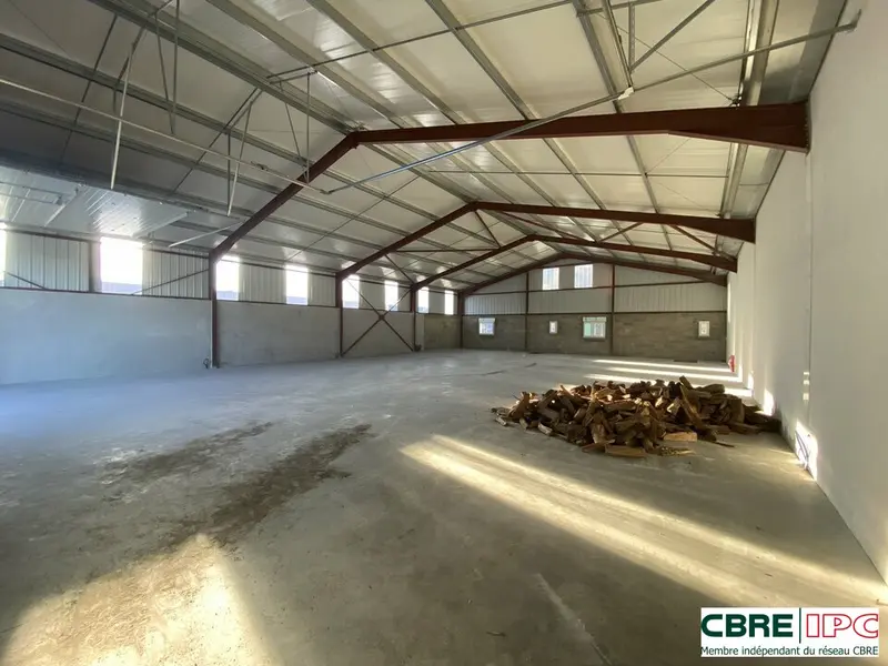 Entrepôt / Activité à louer - Guiche (64520) - 210 m² - 1 500 €/mois