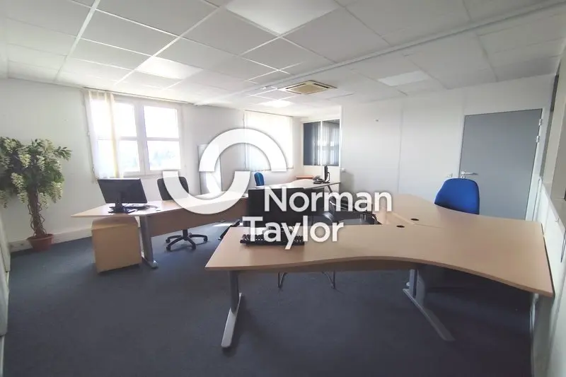 A louer Bureaux 231m² Lattes