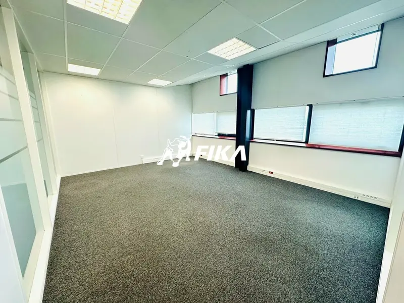 Bureau à louer - Mérignac (33700) - 356 m² - 3 632 €/mois