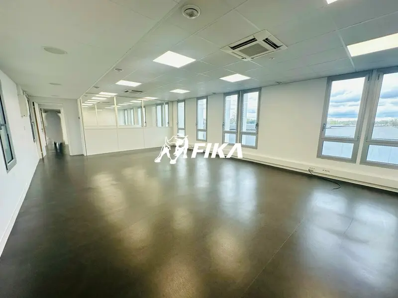 Bureau à louer - Mérignac (33700) - 176 m² - 1 906 €/mois