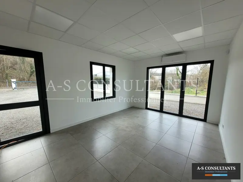 Bureau à louer - Nivolas-Vermelle (38300) - 100 m² - 1 500 €/mois