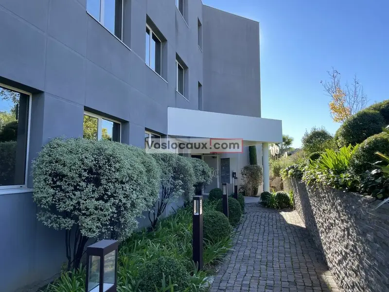 Bureau à louer - Valbonne (06560) - 450 m² - 5 962 €/mois