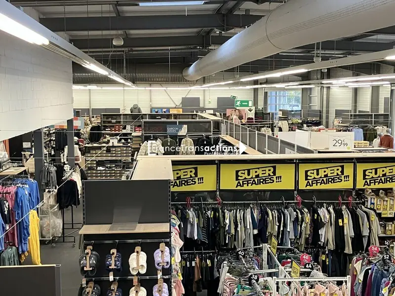 Local Commercial à louer - Castin (32810) - 832 m² - 10 053 €/mois