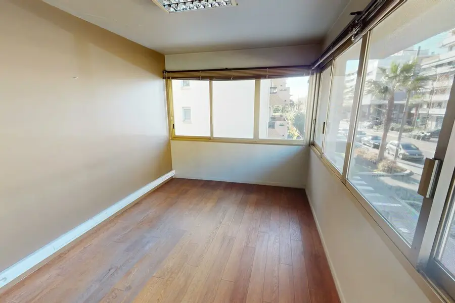 Bureau à louer - Le Cannet (06110) - 52 m² - 900 €/mois