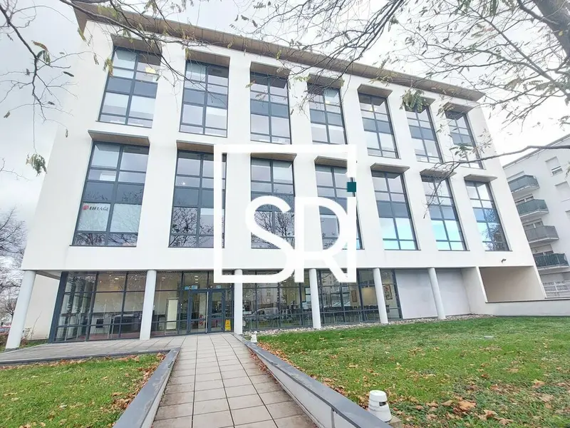 Bureau à louer - Clermont-Ferrand (63100) - 463 m² - 5 025 €/mois