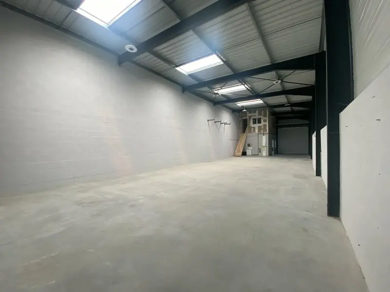 Entrepôt / Activité à louer - Bretteville-Sur-Odon (14760) - 580 m² - 3 333 €...