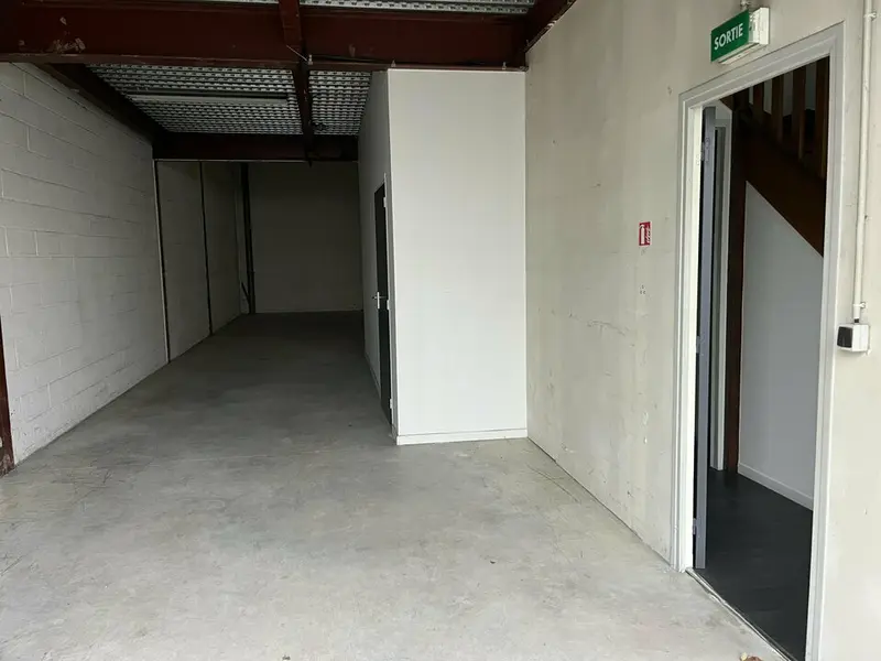 Entrepôt / Activité à louer - Quincy-Voisins (77860) - 236 m² - 1 376 €/mois
