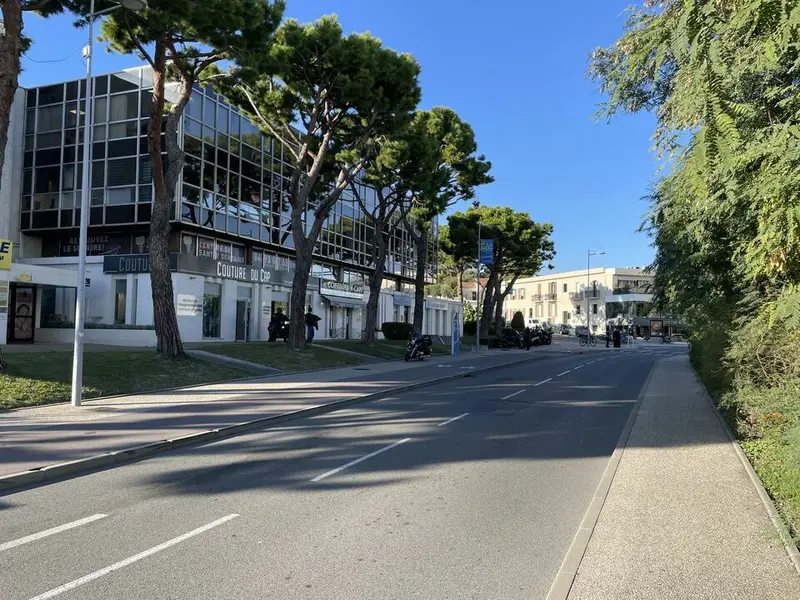 Bureau à louer - Saint-Laurent-Du-Var (06700) - 170 m² - 3 950 €/mois