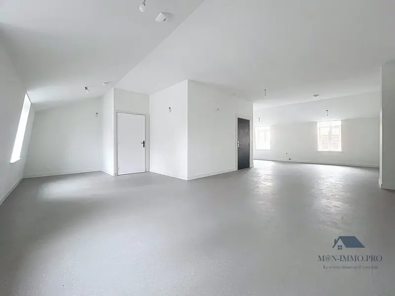 Bureau à louer - Armentières (59280) - 73 m² - 2 350 €/mois