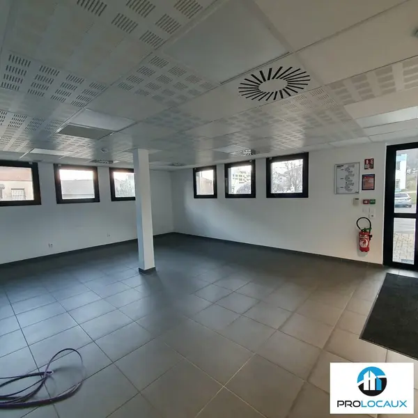 Bureau à louer - Sassenage (38360) - 1134 m² - 12 285 €/mois